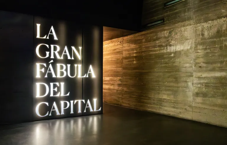 Visita de la exposición La gran fábula del capital. Conde Duque. © Patricia Nieto 01